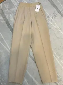 テーパードパンツ