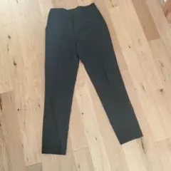 ユニクロ黒パンツ