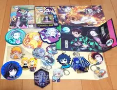 鬼滅の刃　シール　缶バッジ　キーホルダー　等　まとめ売り