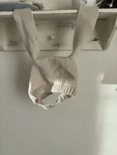 ウサギ耳付きベージュニット帽　バースデイ
