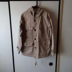 ベージュ ミリタリージャケット フード付き