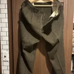 ブラウン スラックス