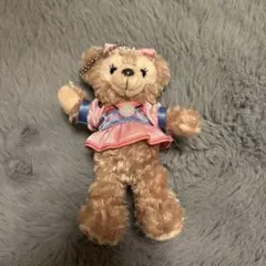 《即購入可能》ディズニー ディズニーシー シェリーメイ ぬいぐるみバッジ