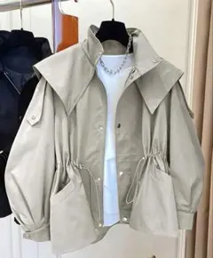 ベージュ 大きな襟 カジュアルジャケット　トレンチコート　ショート　新品　未使用