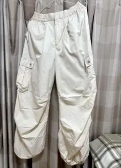 ナイロンパンツ 白