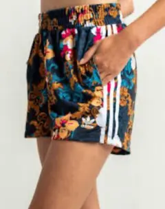 アディダス　スタジオロンドン　ショートパンツ