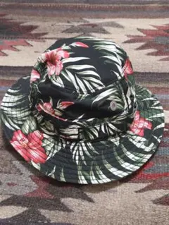 NEW ERA ニューエラ　バケットハット　アロハ柄　ハイビスカスのサムネイル
