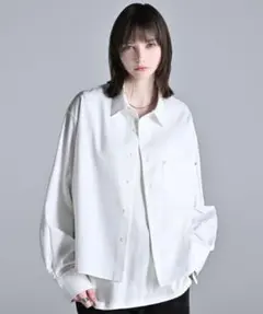 ADRER クロップド・レギュラーカラー・シルエット・シャツ　ホワイトのサムネイル