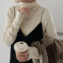 DISCOAT リブ袖口ボタンタートルネックプルオーバー　アイボリー