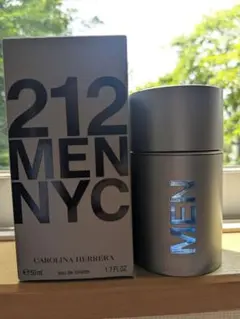 CAROLINA HERRERA 212 MEN 香水 50mlのサムネイル