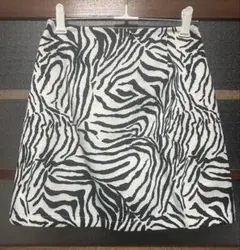美品】J.LINDEBERG スカート ゼブラ柄 - メルカリ