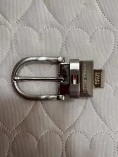 TOMMY HILFIGER金属バックル ロック機能付き