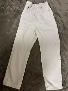 【４月限定セール】クリーム　ベージュ　ホワイト　ストレートデニム Sサイズ