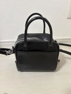 クロコダイル型押し ブラックショルダーバッグ