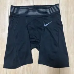NIKE タイツ ブラック ショート丈　スパッツのサムネイル