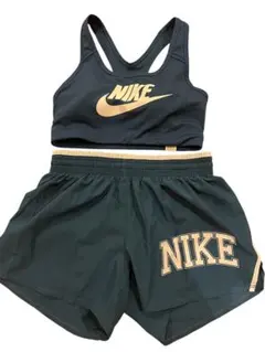 NIKE スポーツブラとショートパンツセット