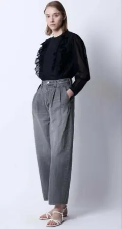 ドゥロワー drawer ブラックデニムタックパンツ 34 完売のサムネイル