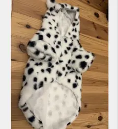 犬のフード付きモコモコ服のサムネイル