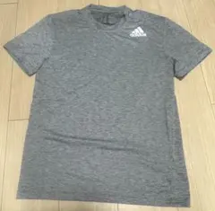 アディダス　メンズ胸元ロゴプリント半袖　Tシャツ　Mワンポイント　グレー