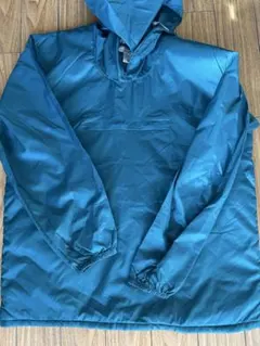 フード付き青ナイロンジャケット