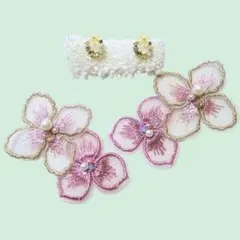 シフォン刺繍フラワーハンドメイドパーツ／小ぶりキラキラピアス