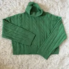 グリーン ケーブルニット ハイネックセーター