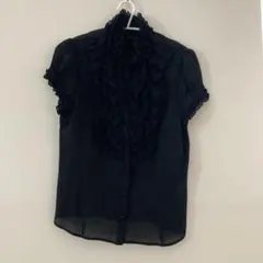 B7 フリル付きブラックシフォン半袖ブラウス