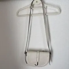 ホワイトレザーショルダーバッグ Jロゴ付き