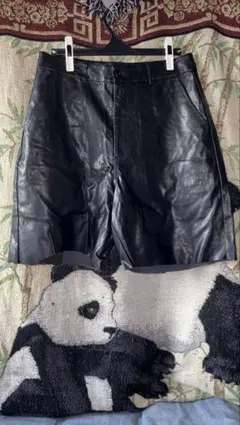 レザー ブラック ショートパンツ