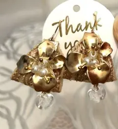 «649»ゴールドお花耳飾り*インド刺繍リボン*雫型鈴丸ビーズ