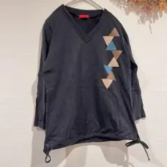 2401-100【個性的】和柄　Ｖネック　ウエスト調節　黒　小さめ　三角　飾り