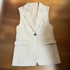 GU ベージュ ノーカラーベスト