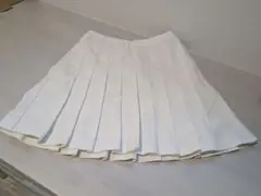 ホワイトプリーツスカート