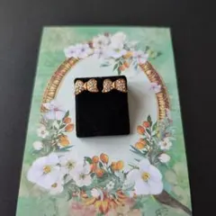 リボン型クリスタル装飾ゴールドピアス