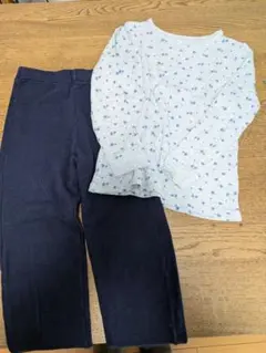 UNIQLO　花柄トップスとネイビーパンツのセット　130