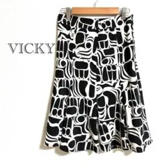 上品 VICKY 幾何学柄 フレアスカート 美シルエット きれいめ 白黒 S相当