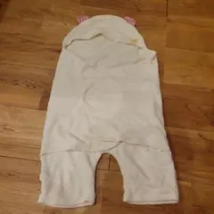 フード付きクリーム色おくるみ