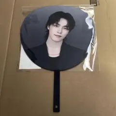 SEVENTEEN ディノ うちわ まとめ売り セブチ SEVENTEEN NEW_ DINO セブチ セブンティーン うちわ ディノ - メルカリ