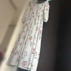 フラワープリントオフショルダーワンピース