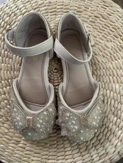 女の子 フォーマルシューズ 19cm クリーム色 ビーズ装飾