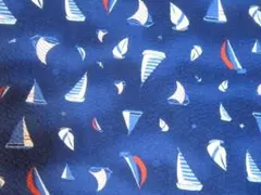 ♦110ｘ48ｃｍ♦はぎれ　リップル　生地　綿　紺地ヨット柄
