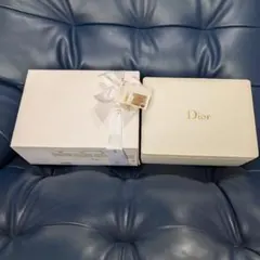 Dior ギフトボックス ホワイト