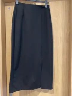 ブラックタイトスカート スリット入り