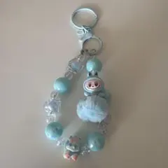 水色のラブブ付きストラップ