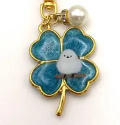 シマエナガ✨レジン✨キーホルダー✨青系ラメの四葉のクローバー✨かわいい✨AA