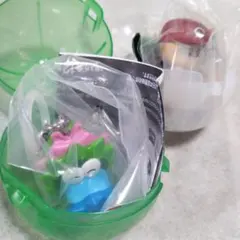 カープ2点セット　ならぶんです。めじるしアクセサリー　ガチャ　カプセルトイ