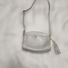 タッセル付きショルダーバッグ