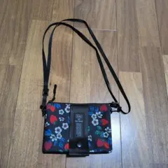 KIU エチケットポーチ ストロベリー柄のサムネイル