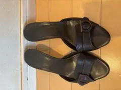 フェラガモブラックオープントゥサンダル ヒール3センチ