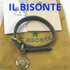 イルビゾンテ IL BISONTE レザー ブレスレット ネイビー ロゴチャーム